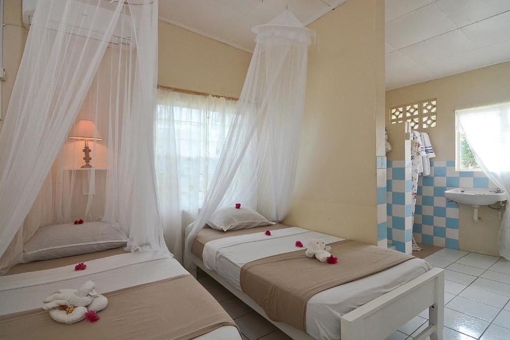 Keegans Beachside 호텔 Bequia Island 외부 사진